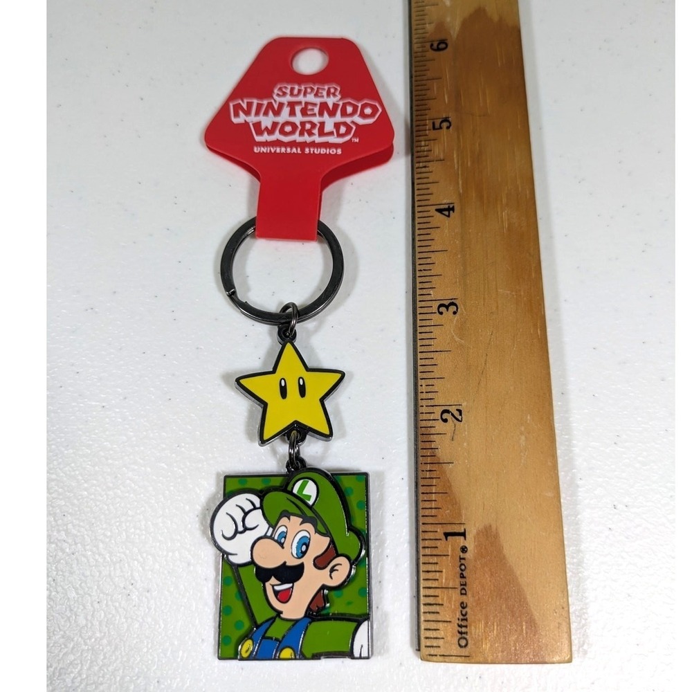 Nintendo World Super Mario Power Up 4"‎ Keychain Universal Hollywood - Luigi